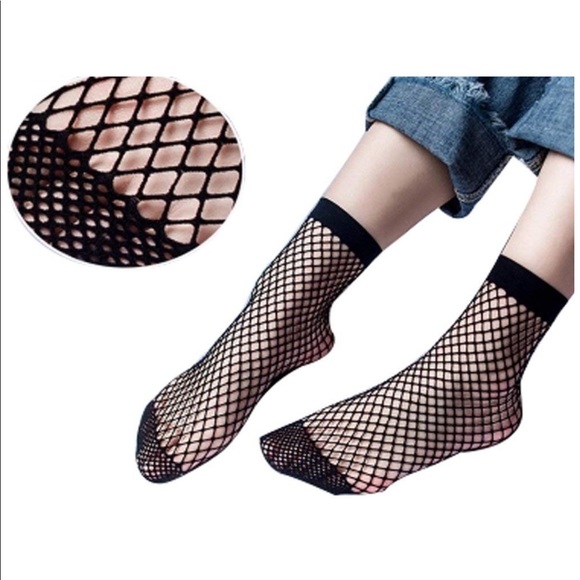 Fishnet Ankle Socks - Picture 2 of 3